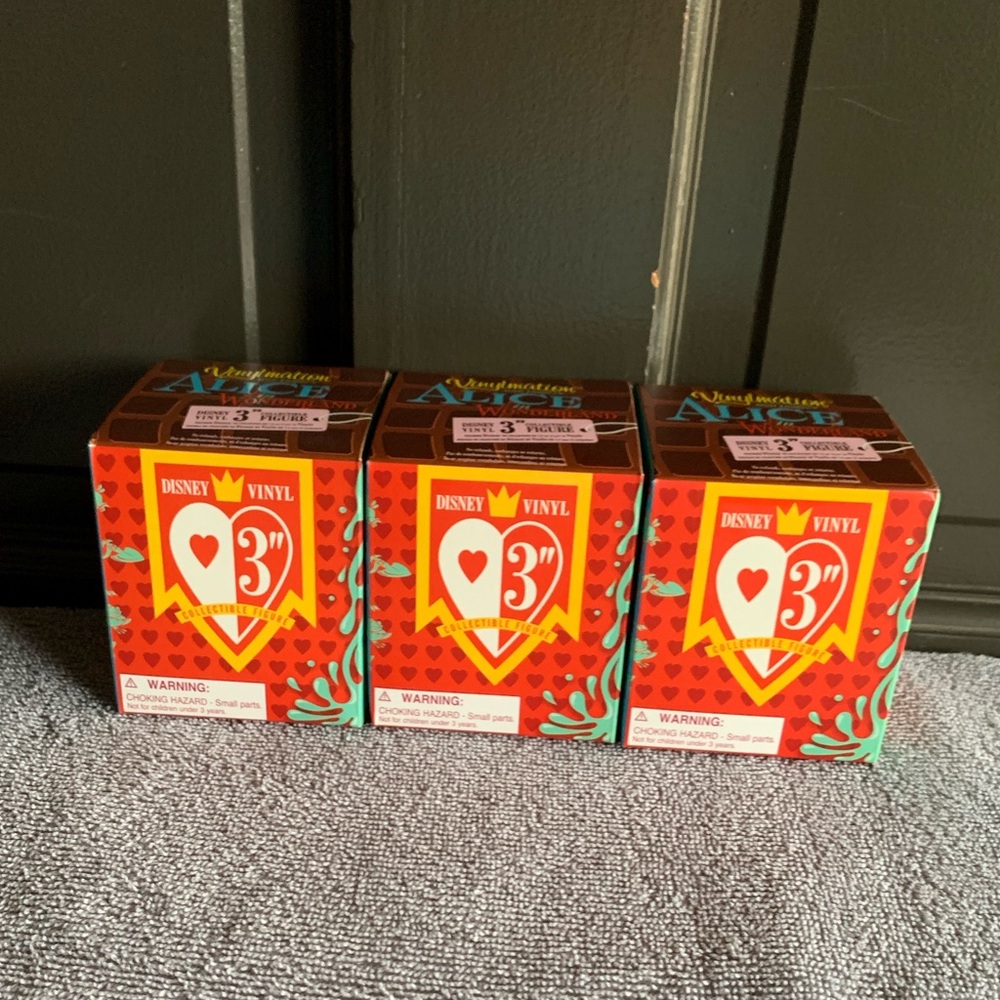 Disney Vinylmation - 3” surprise Alice In Wonderland - new in box - never opened